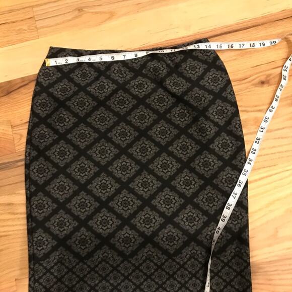 Maurices Pull On Stretchy Skirt - Size Medium - Picture 4 of 6
